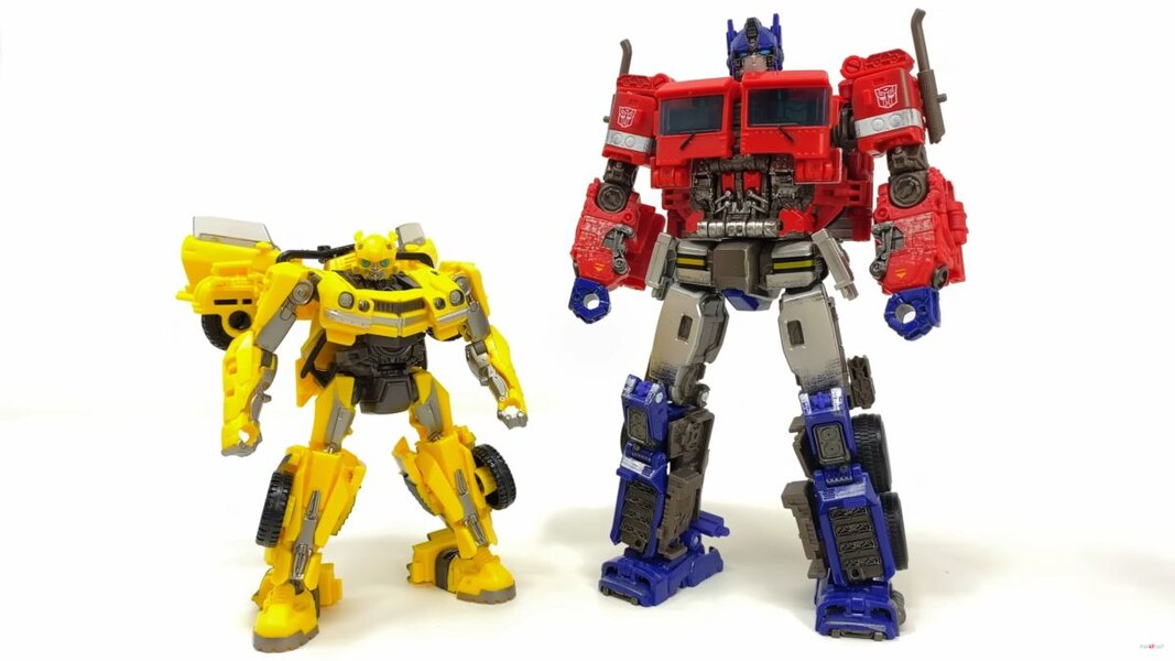 In Hand Image Of Transformers Rise Of The Beasts SS 100 Bumblebee  (18 of 44)